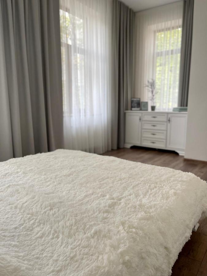 Pride Apartment Лвив Екстериор снимка