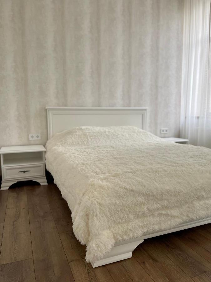 Pride Apartment Лвив Екстериор снимка