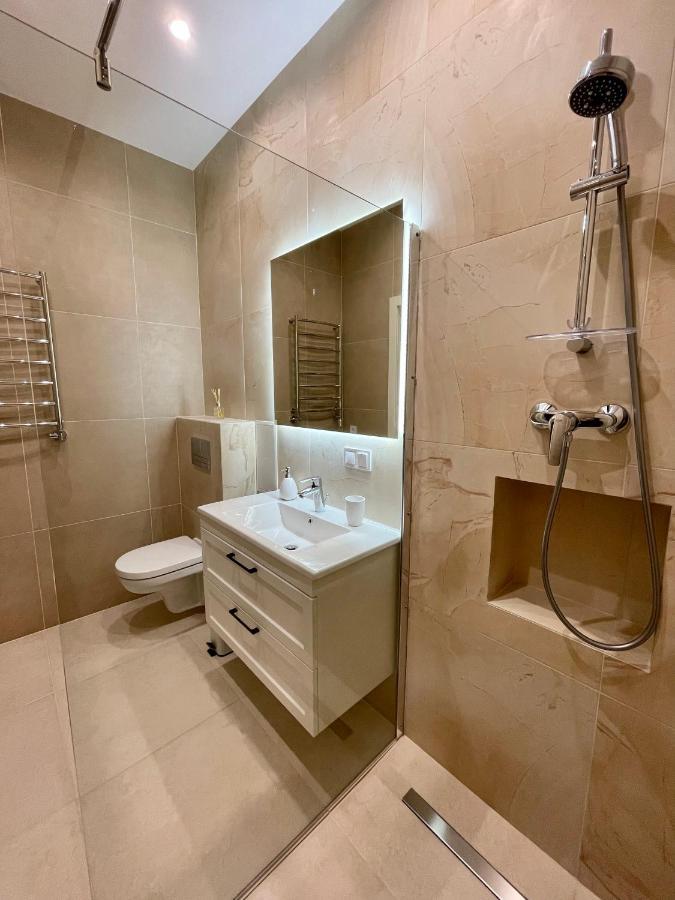 Pride Apartment Лвив Екстериор снимка